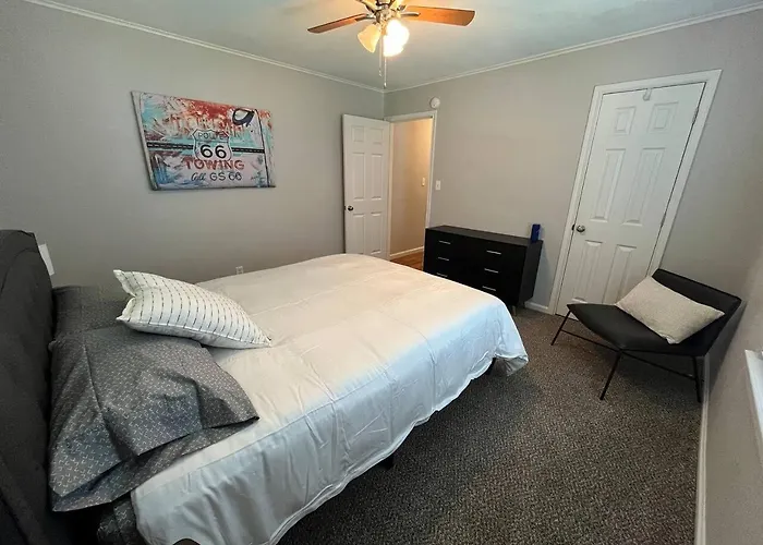Holiday home Rt 66 Fairgrounds Retreat By Getaways Tulsa